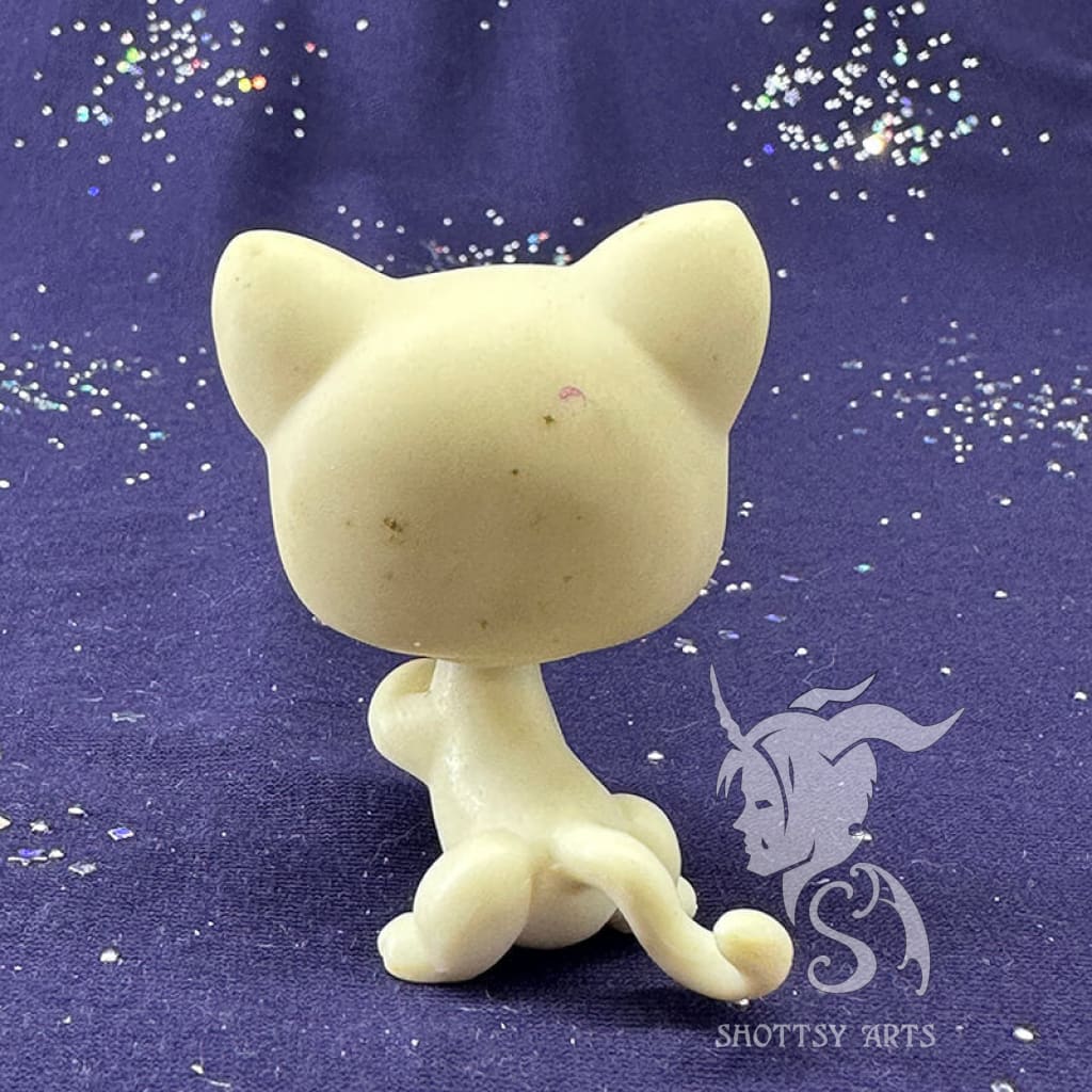 Sitting Shorthair Cat Action Figure