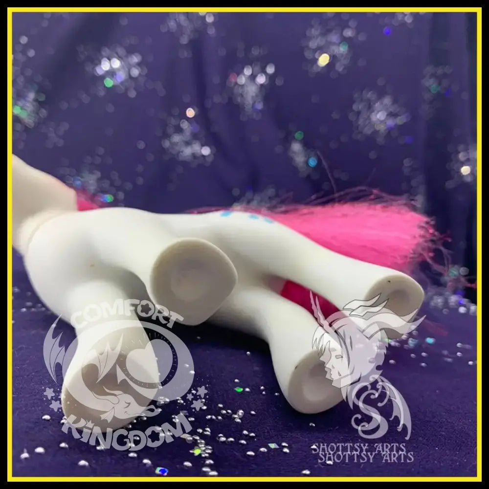 (SHS) Lovin Kisses Shottsy Arts