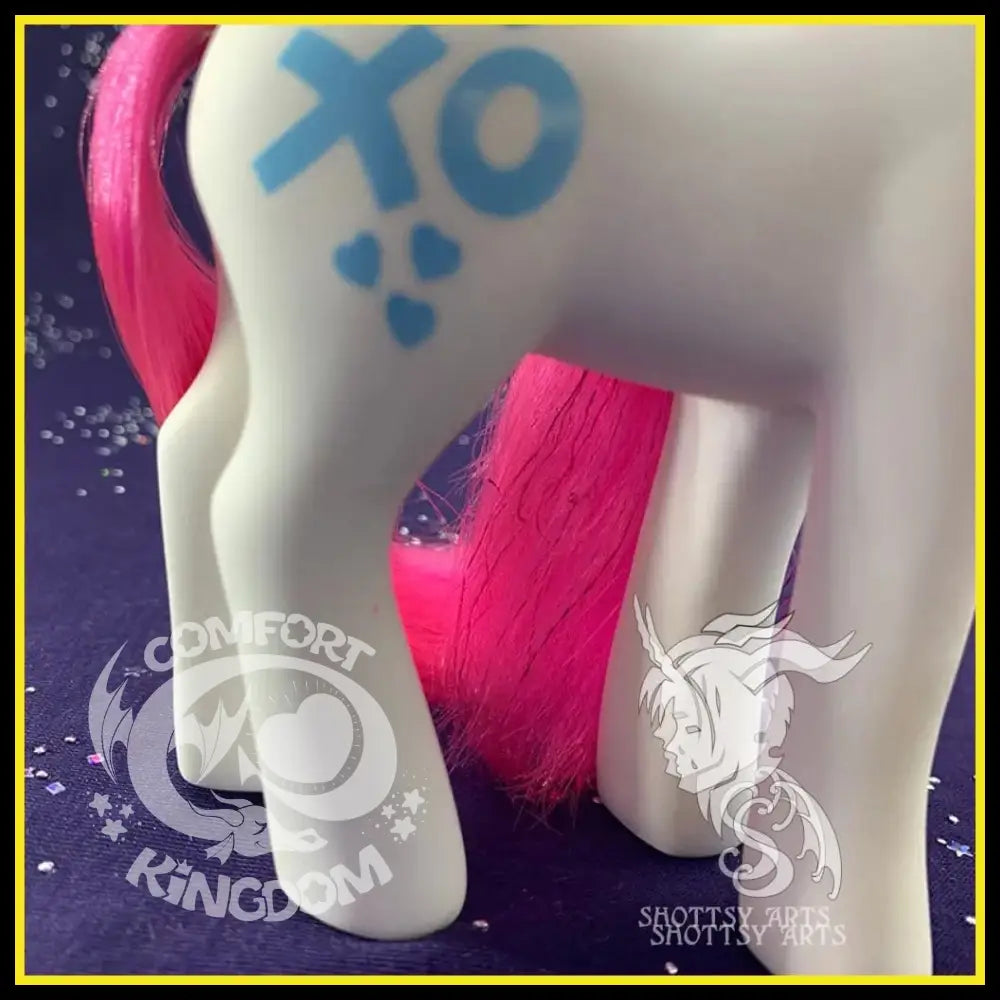 (SHS) Lovin Kisses Shottsy Arts