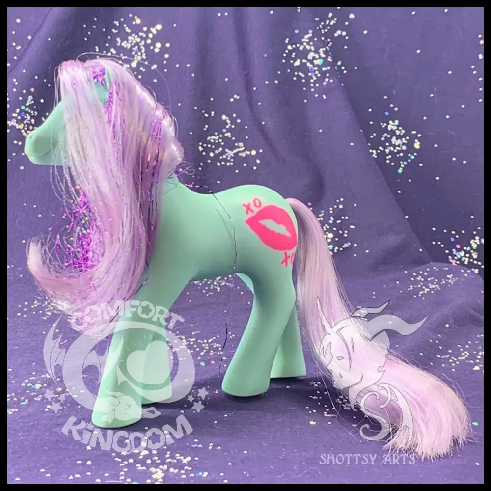 (SHS) Ruby Lips Shottsy Arts