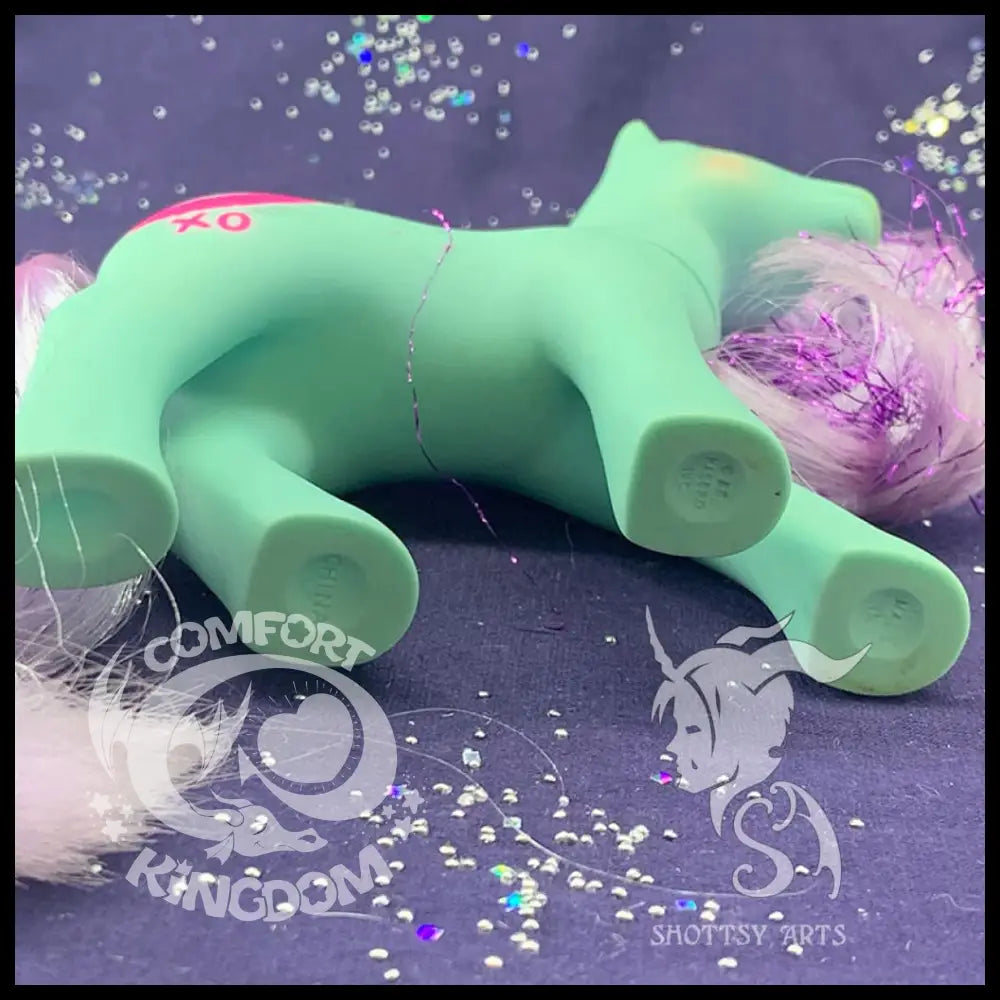 (SHS) Ruby Lips Shottsy Arts