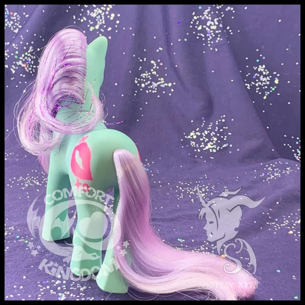 (SHS) Ruby Lips Shottsy Arts