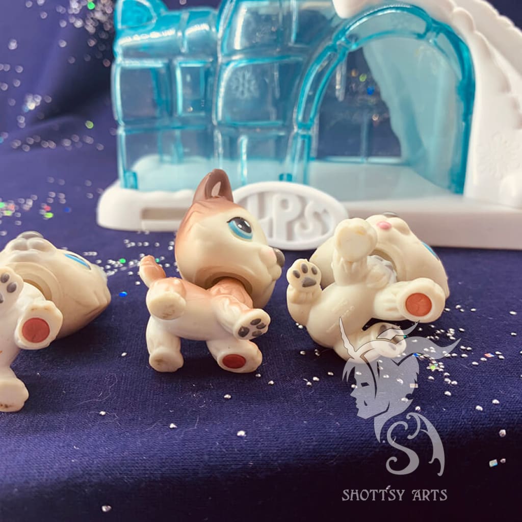 Igloo Playset (Near Complete) Action Figure