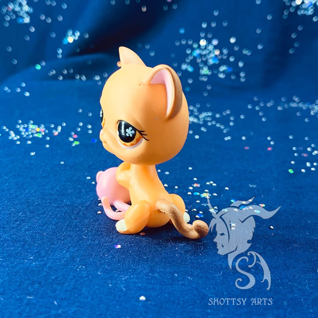 Sitting Shorthair Cat Action Figure