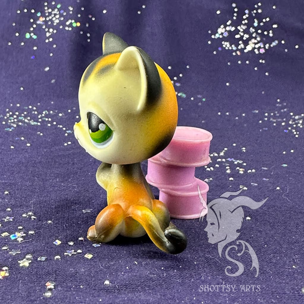 Sitting Shorthair Cat Action Figure