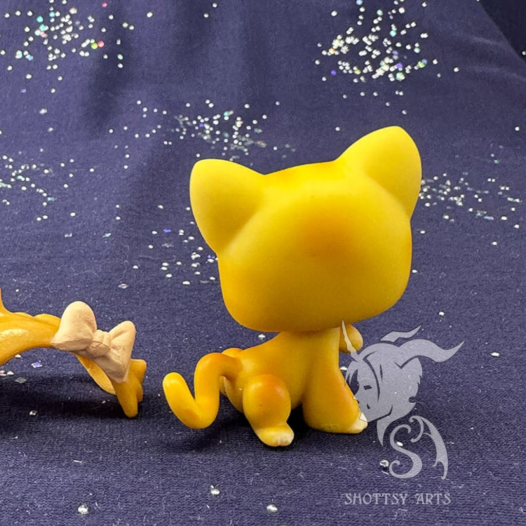 Sitting Shorthair Cat Action Figure