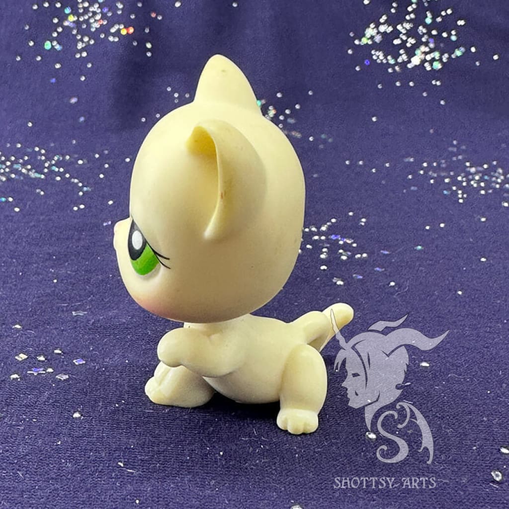 Sitting Shorthair Cat Action Figure