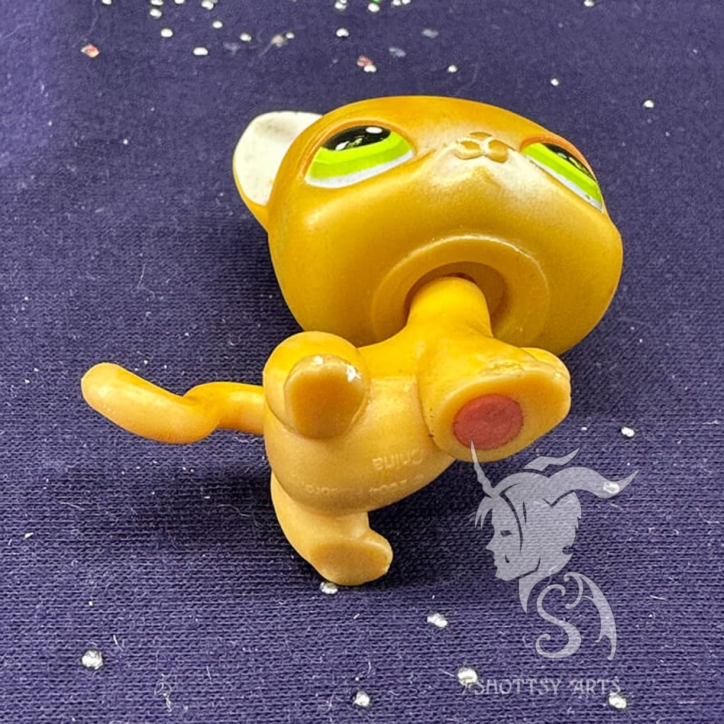 Sitting Shorthair Cat Action Figure